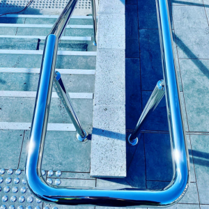 Polished ed chrome round handrail