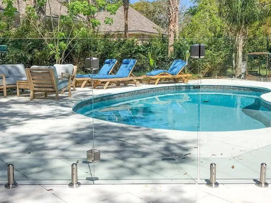 Frameless glass pool gate