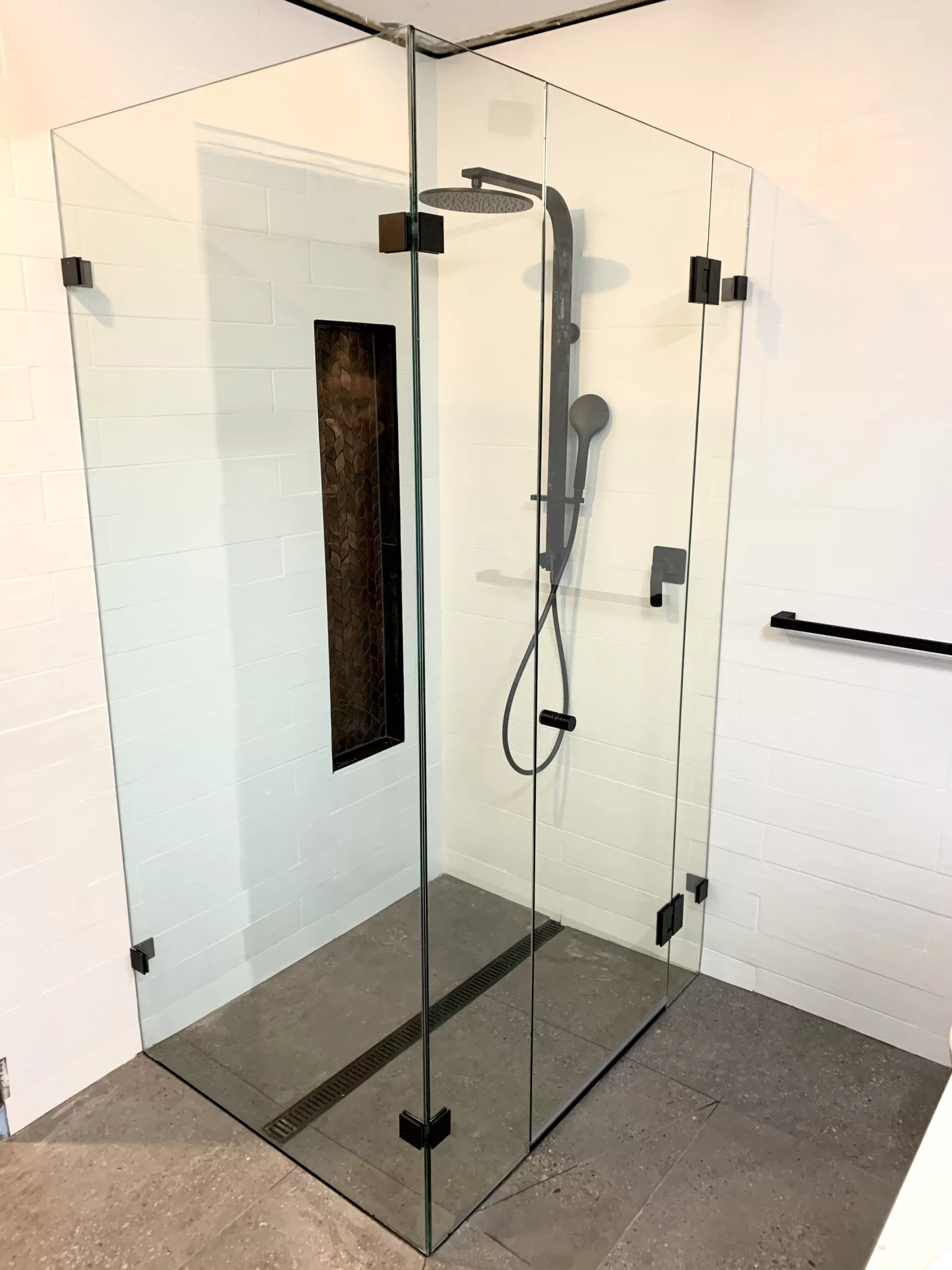 Frameless corner shower screen 4 panel