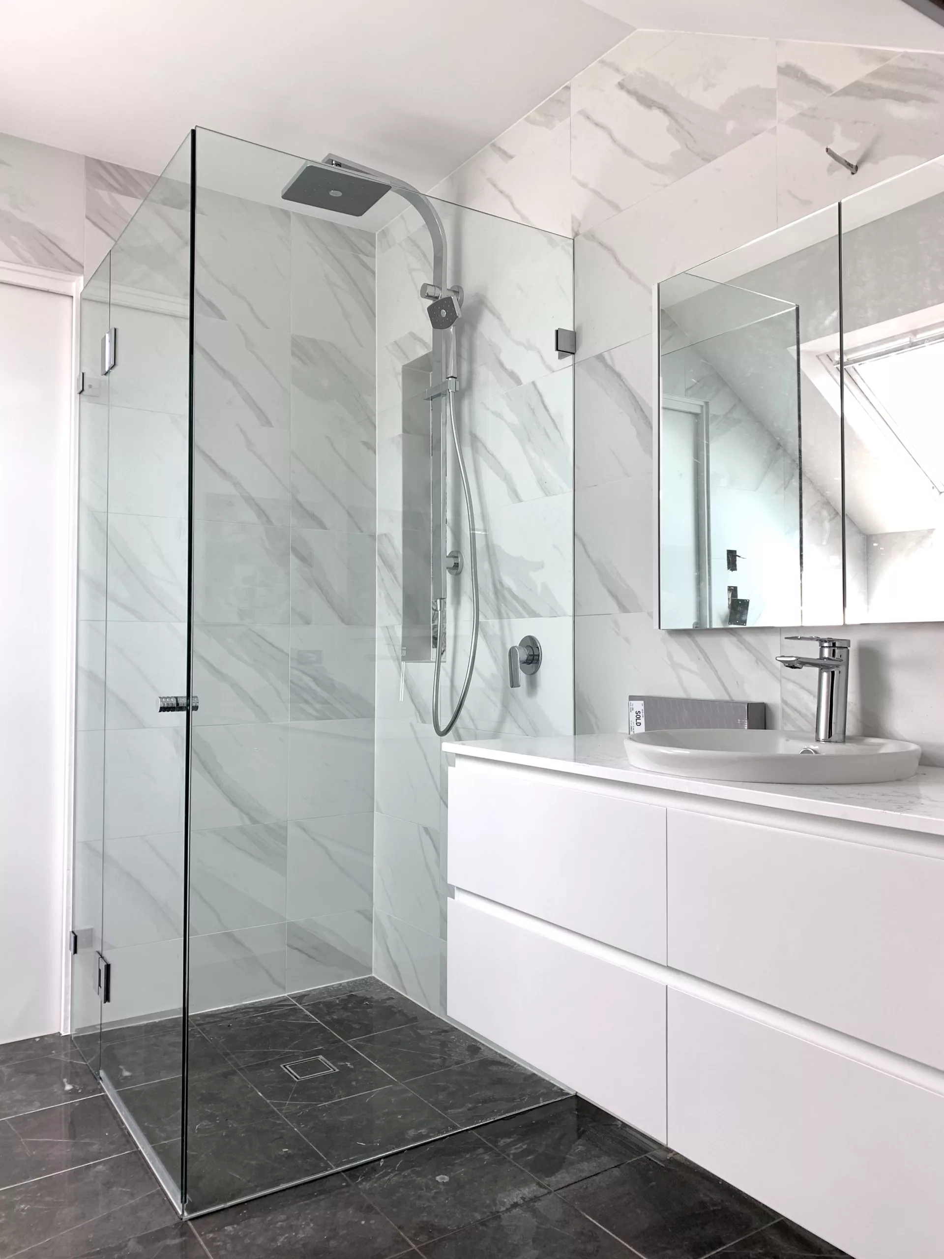 Frameless glass corner shower screen chrome hardware