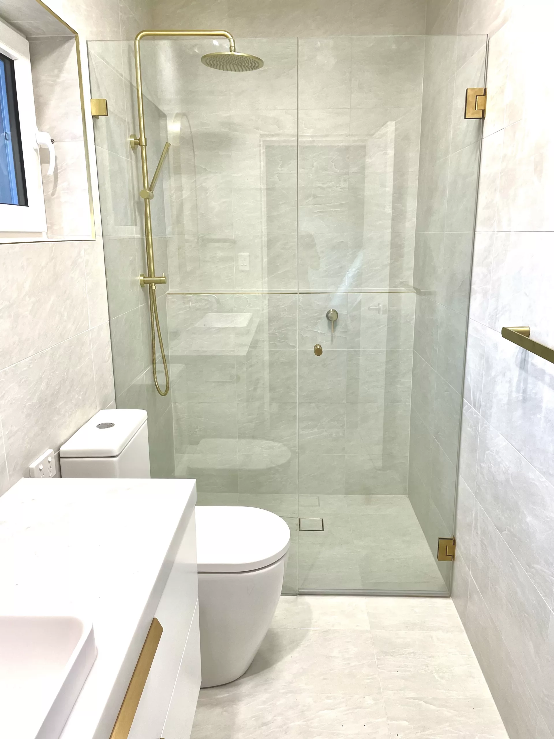 Frameless wall-to-wall 2 panel shower screen